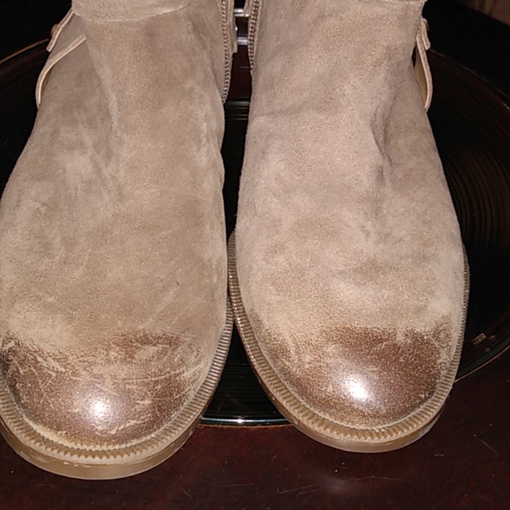 Boot - Picture 3 of 8
